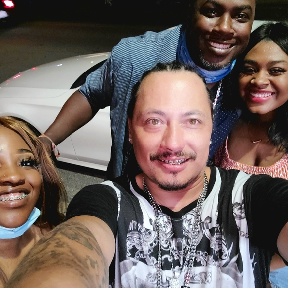 Meet your Posher, Pablo - Picture 3 of 6